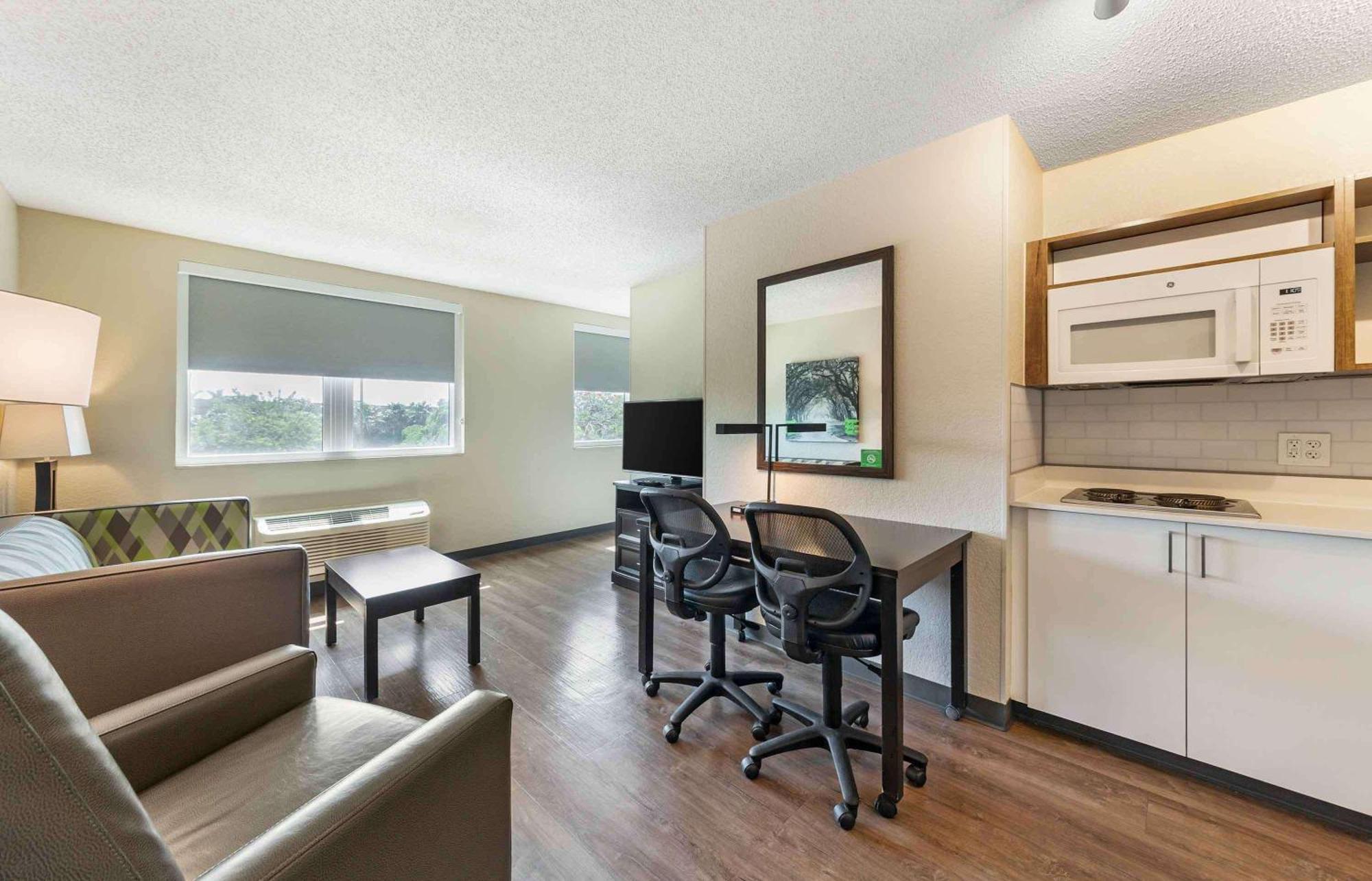 Extended Stay America Premier Suites - Miami - Airport - Doral - 25Th Street Sweetwater Exterior photo