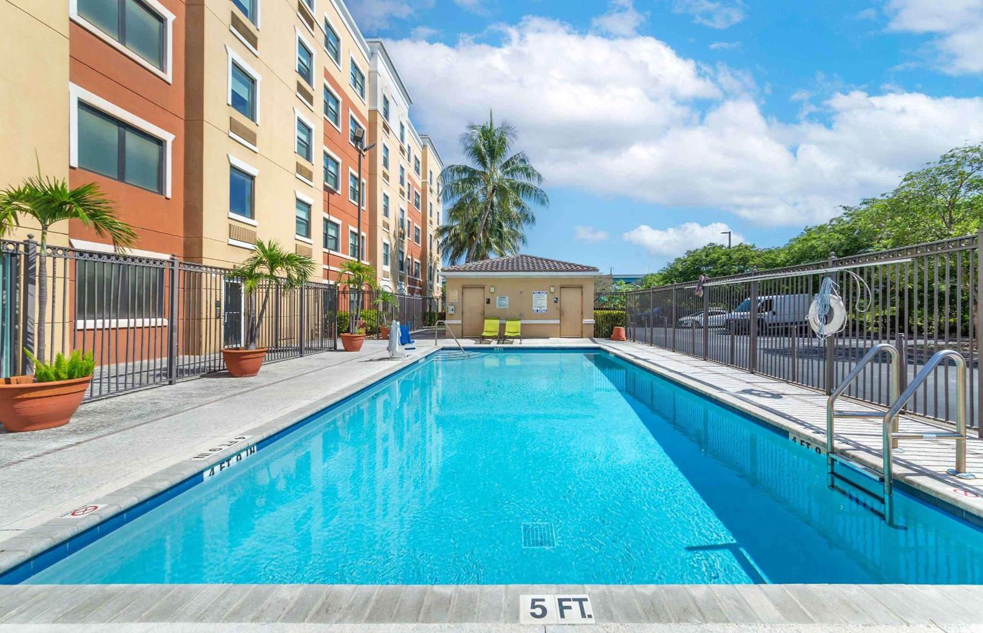 Extended Stay America Premier Suites - Miami - Airport - Doral - 25Th Street Sweetwater Exterior photo