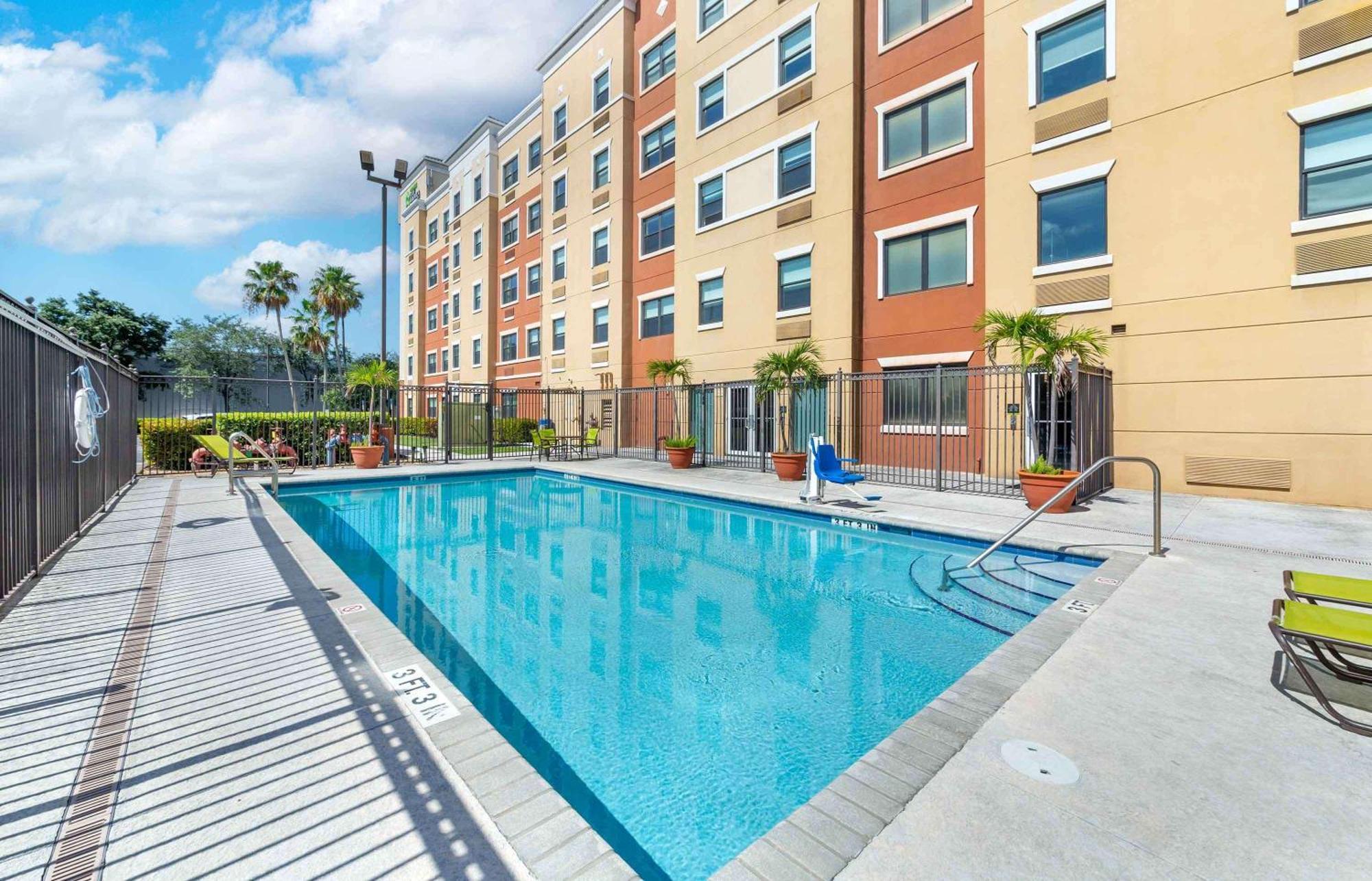Extended Stay America Premier Suites - Miami - Airport - Doral - 25Th Street Sweetwater Exterior photo